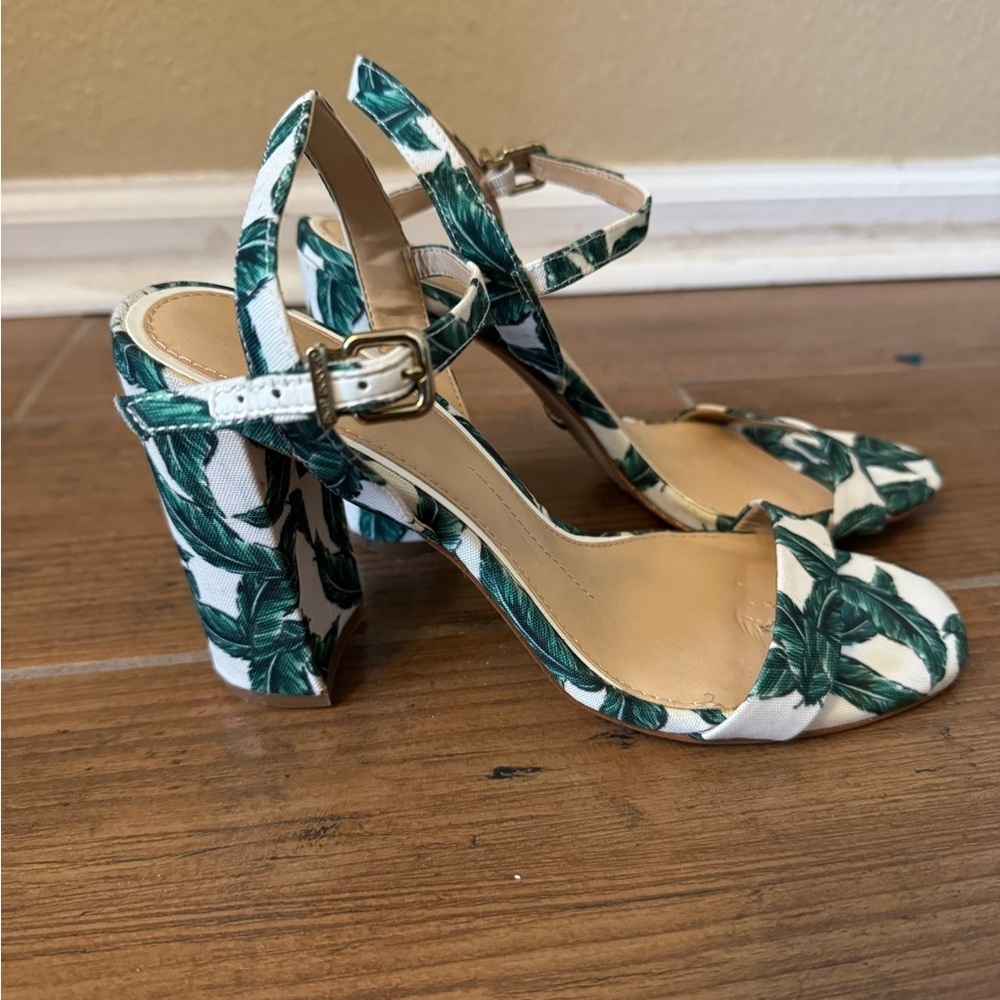 🌿 Gianni Bini Tropical Block Heel Sandals 🌿